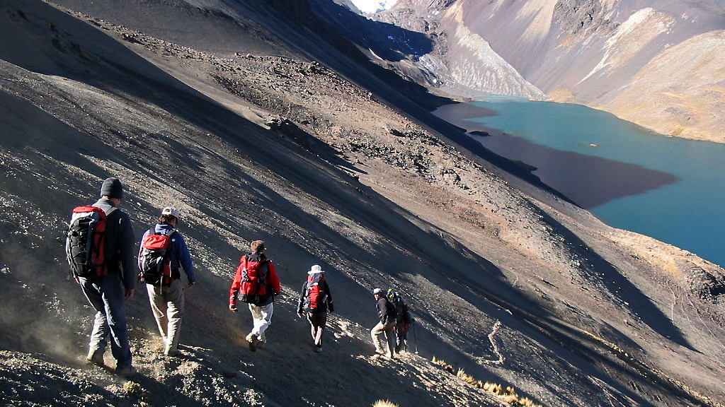 DESCENDIENDO A LAGUNA JURI KHOTA.